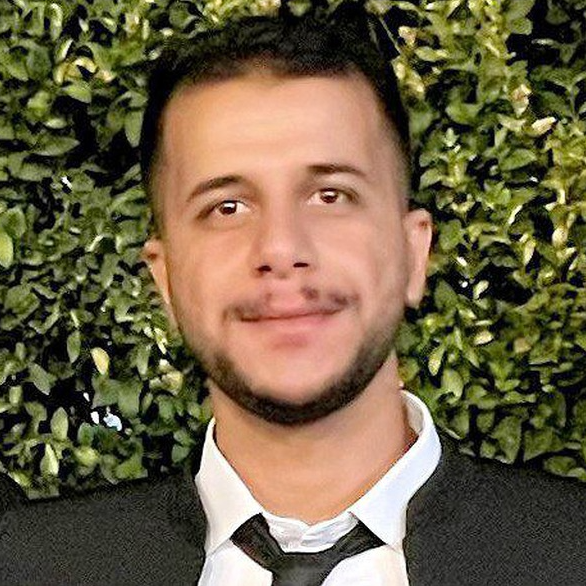 teacher-pic teacher-pic