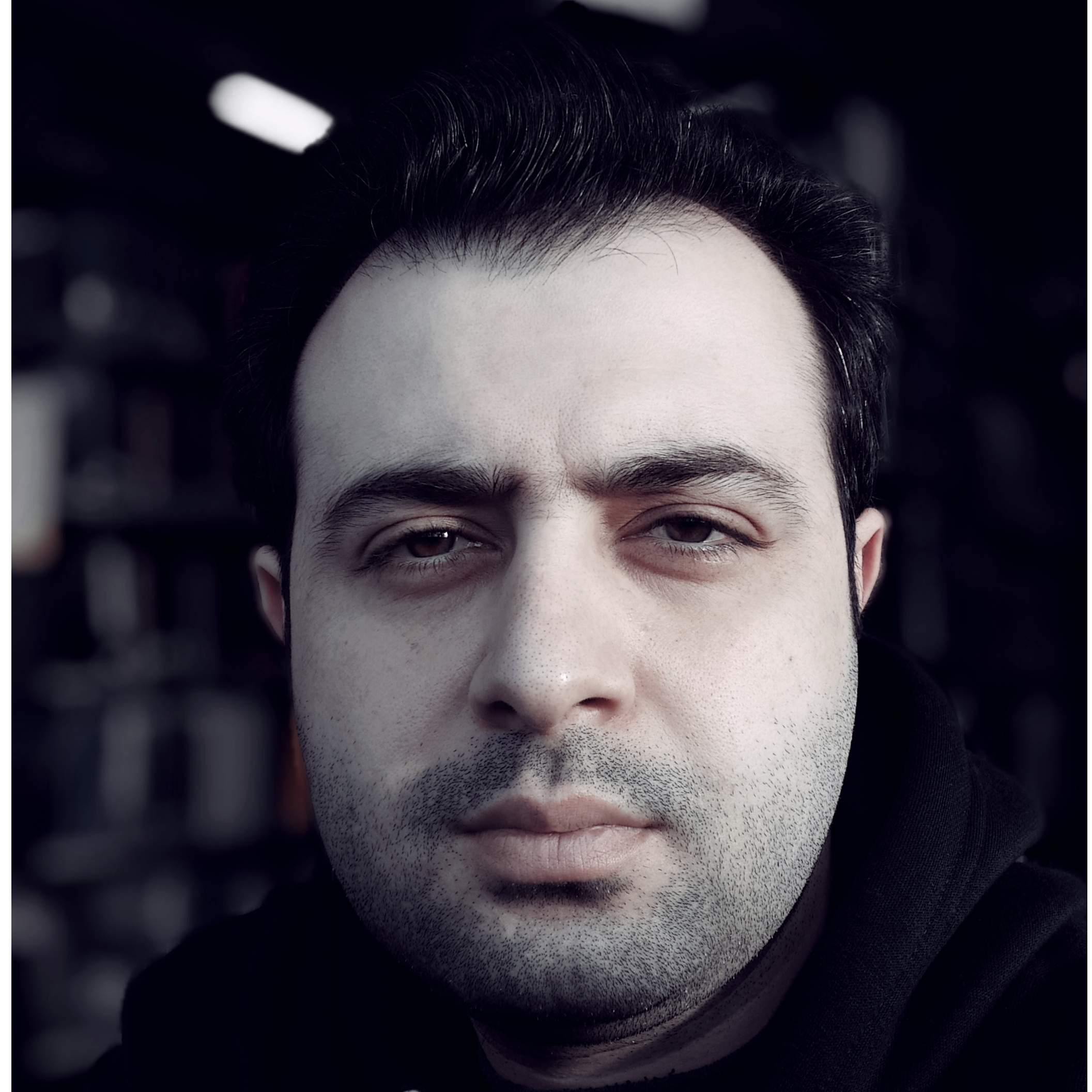 اهورا رستمیان