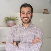 maktabkhooneh-teacher Luke Desira